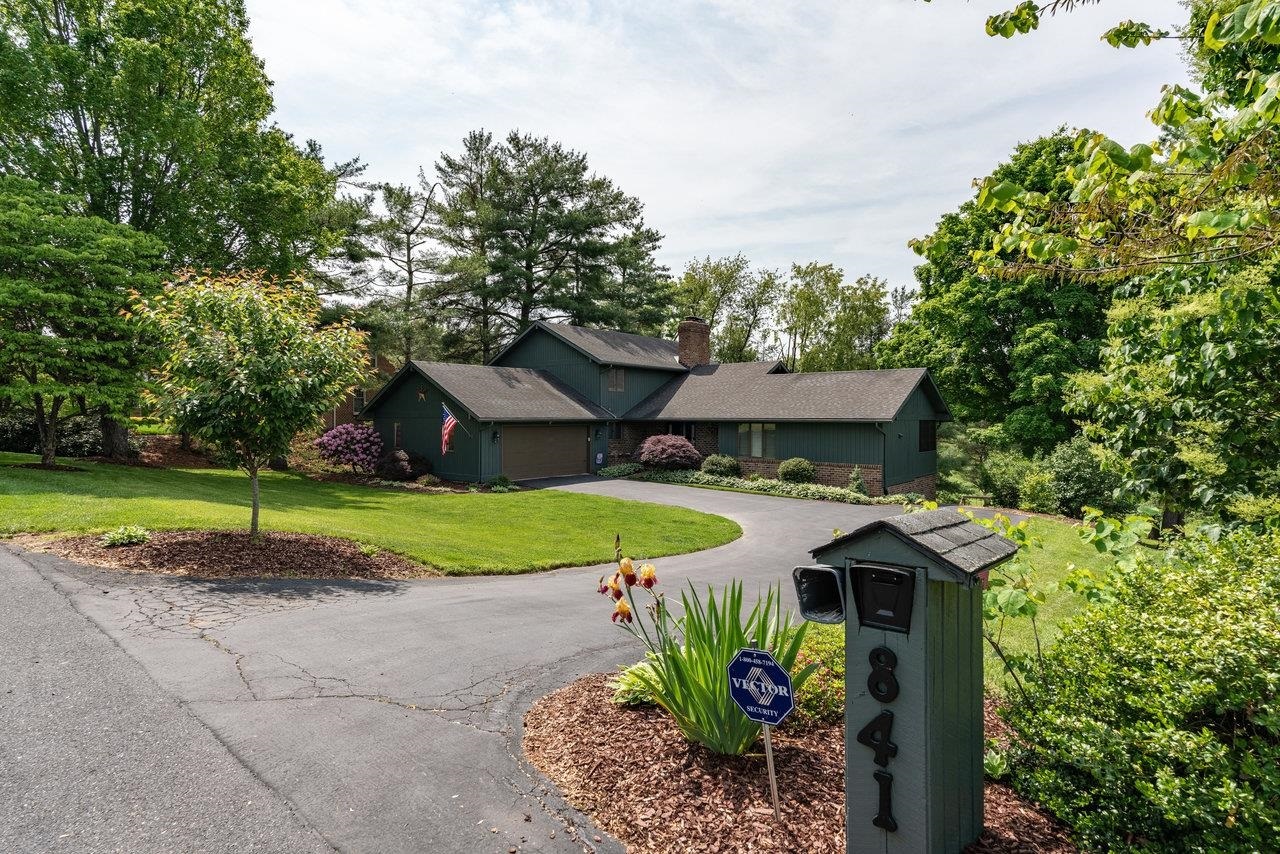 Property Photo: 841 Sandtrap Ln VA 22802