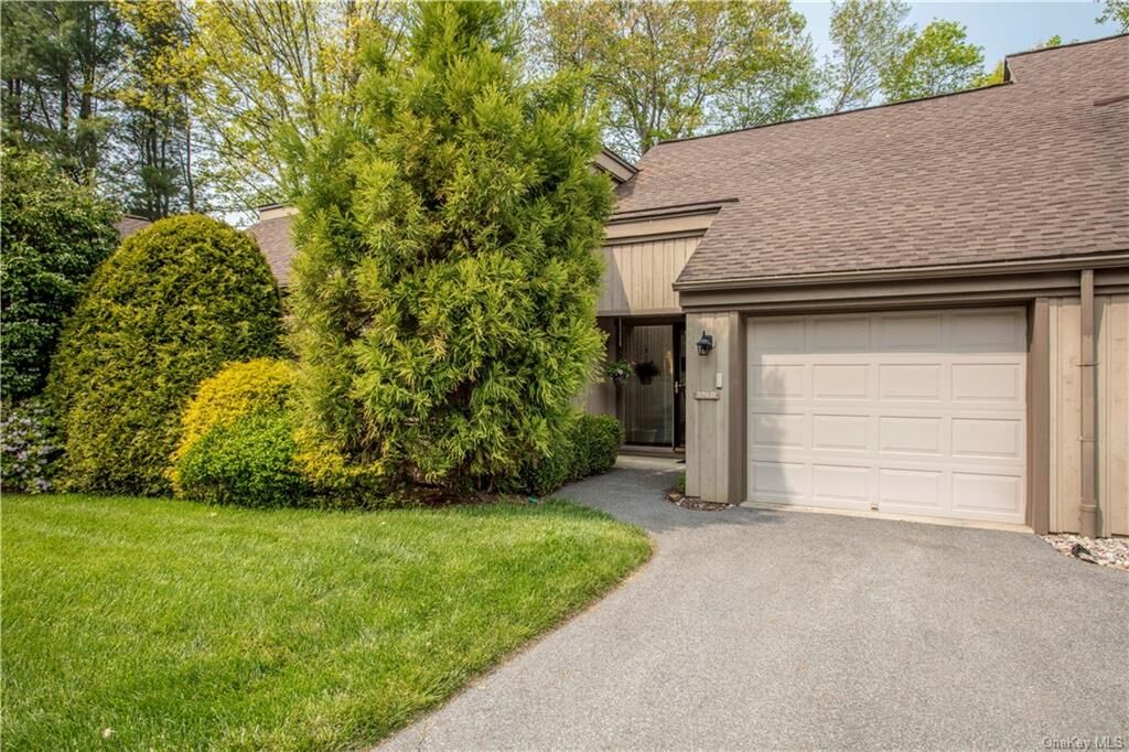 Property Photo: 370 Heritage Hills D NY 10589