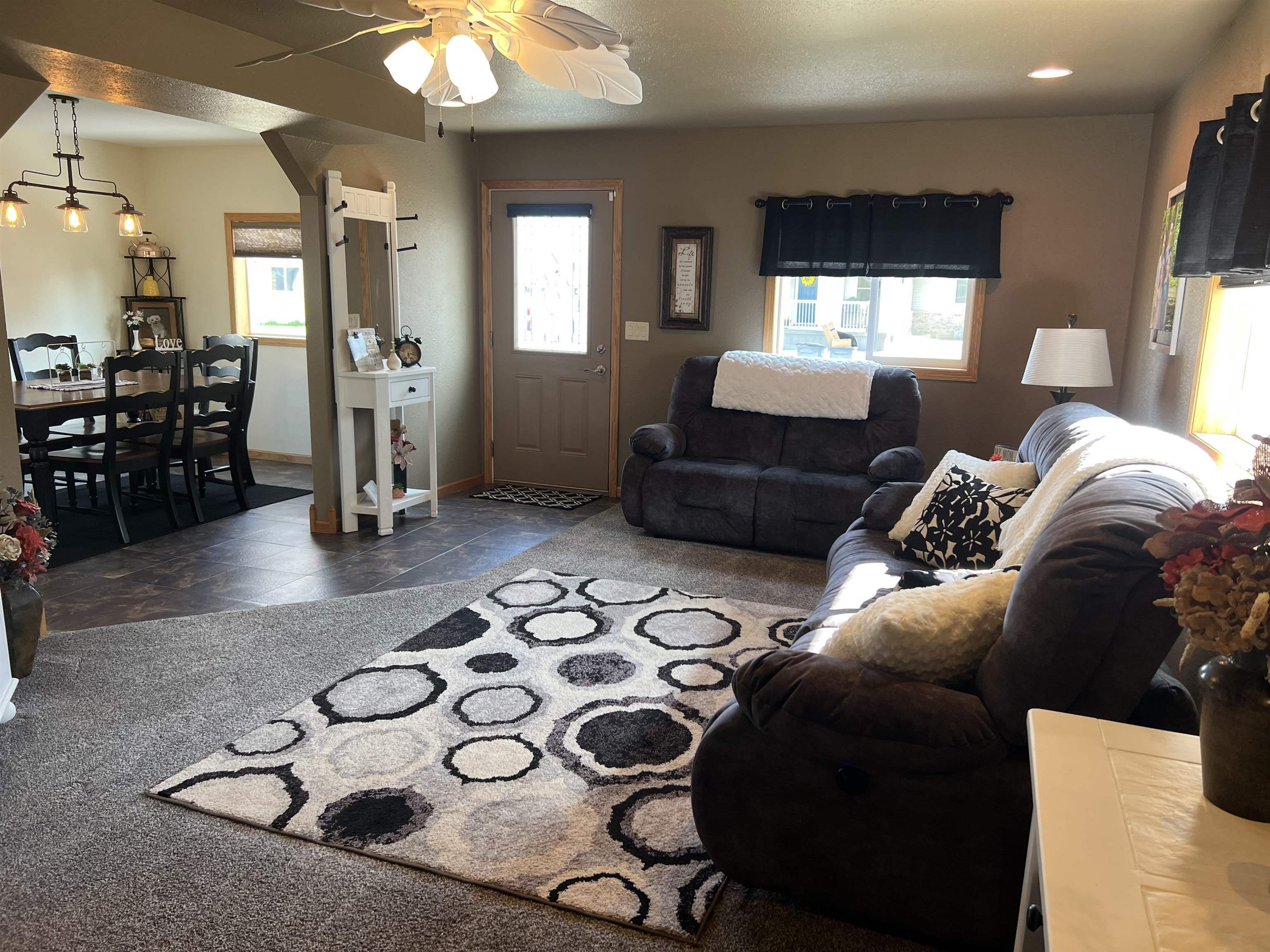 Property Photo: 409 3rd St SE ND 58368