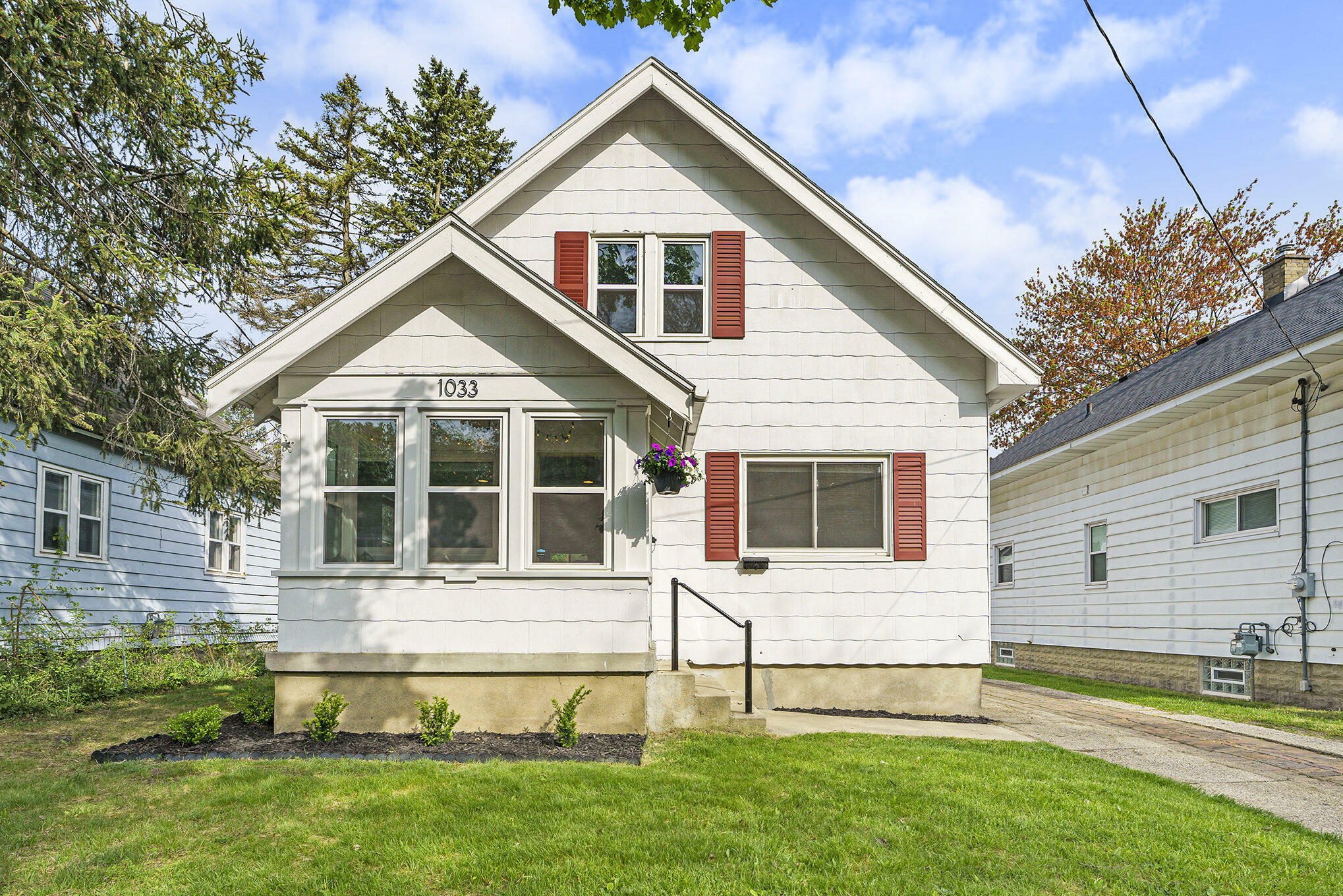 Property Photo: 1033 Woodrow Avenue NW MI 49504