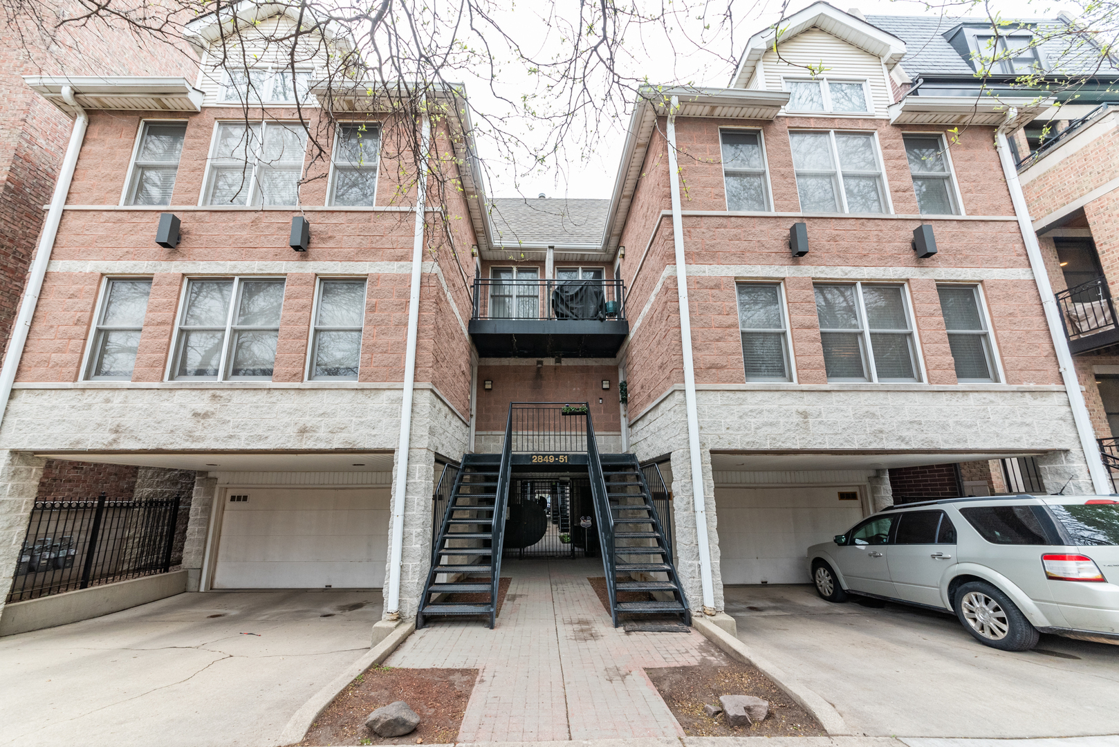 Property Photo: 2849 N Southport Avenue B IL 60657