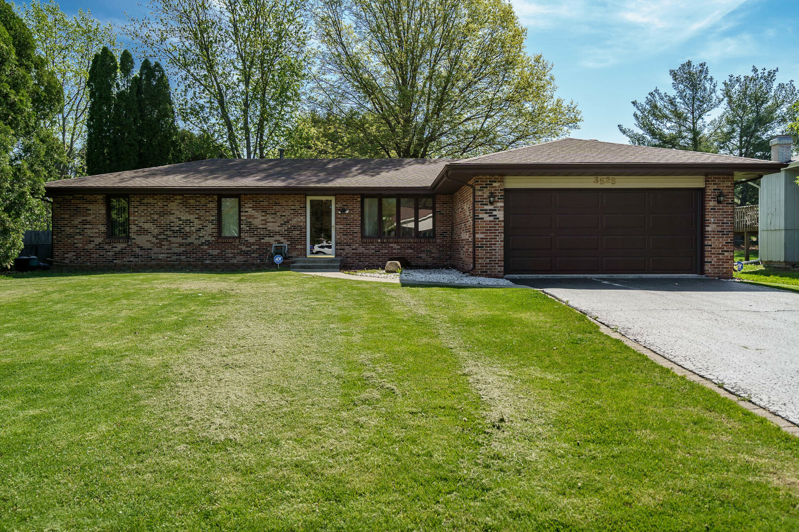 Property Photo: 3525 Lansdale Drive IL 61114