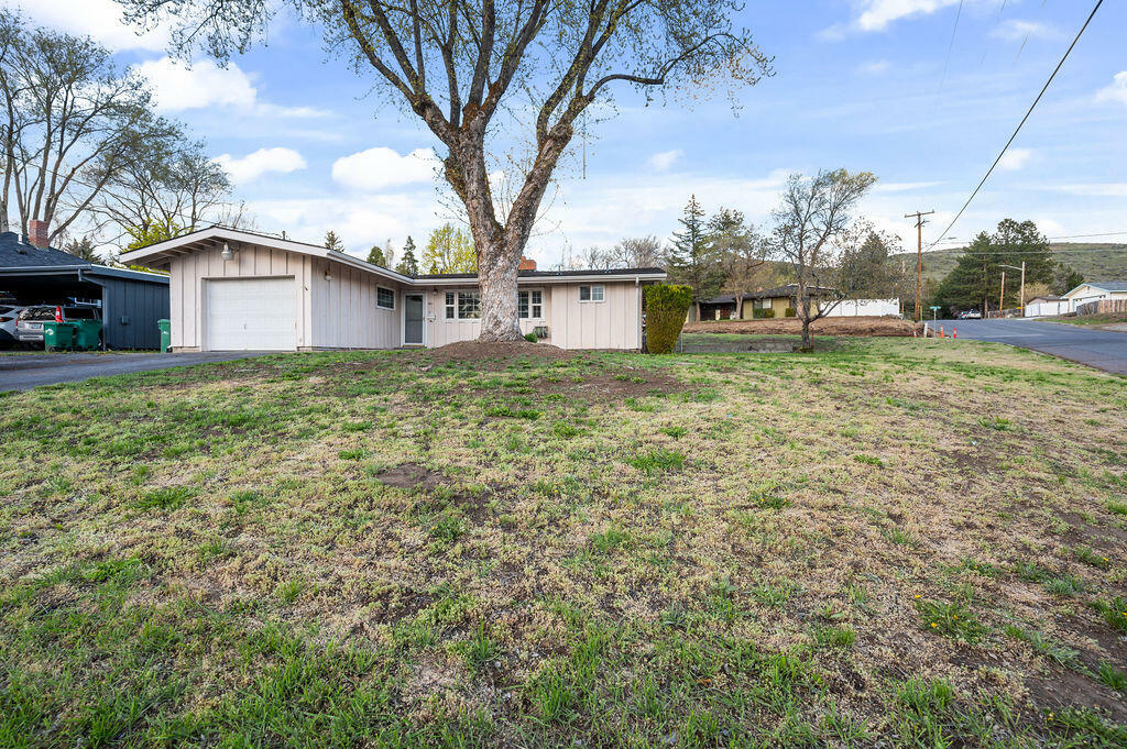 Property Photo:  1701 N Eldorado Avenue  OR 97601 