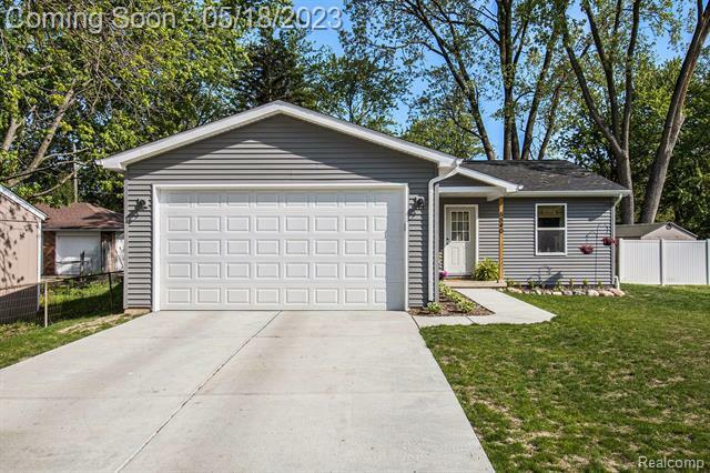 Property Photo:  5540 Eldridge Drive  MI 48327 