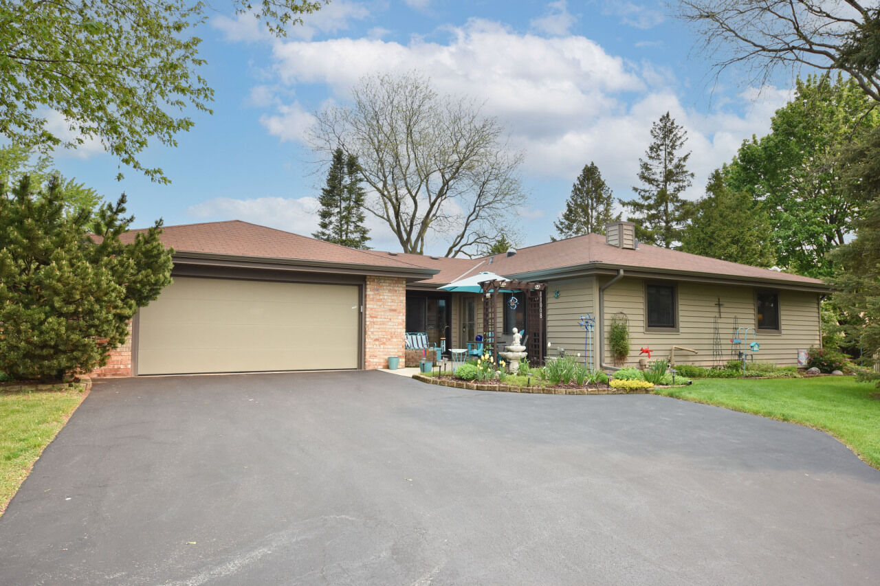 Property Photo:  11008 N Redwood Tree Ct  WI 53092 