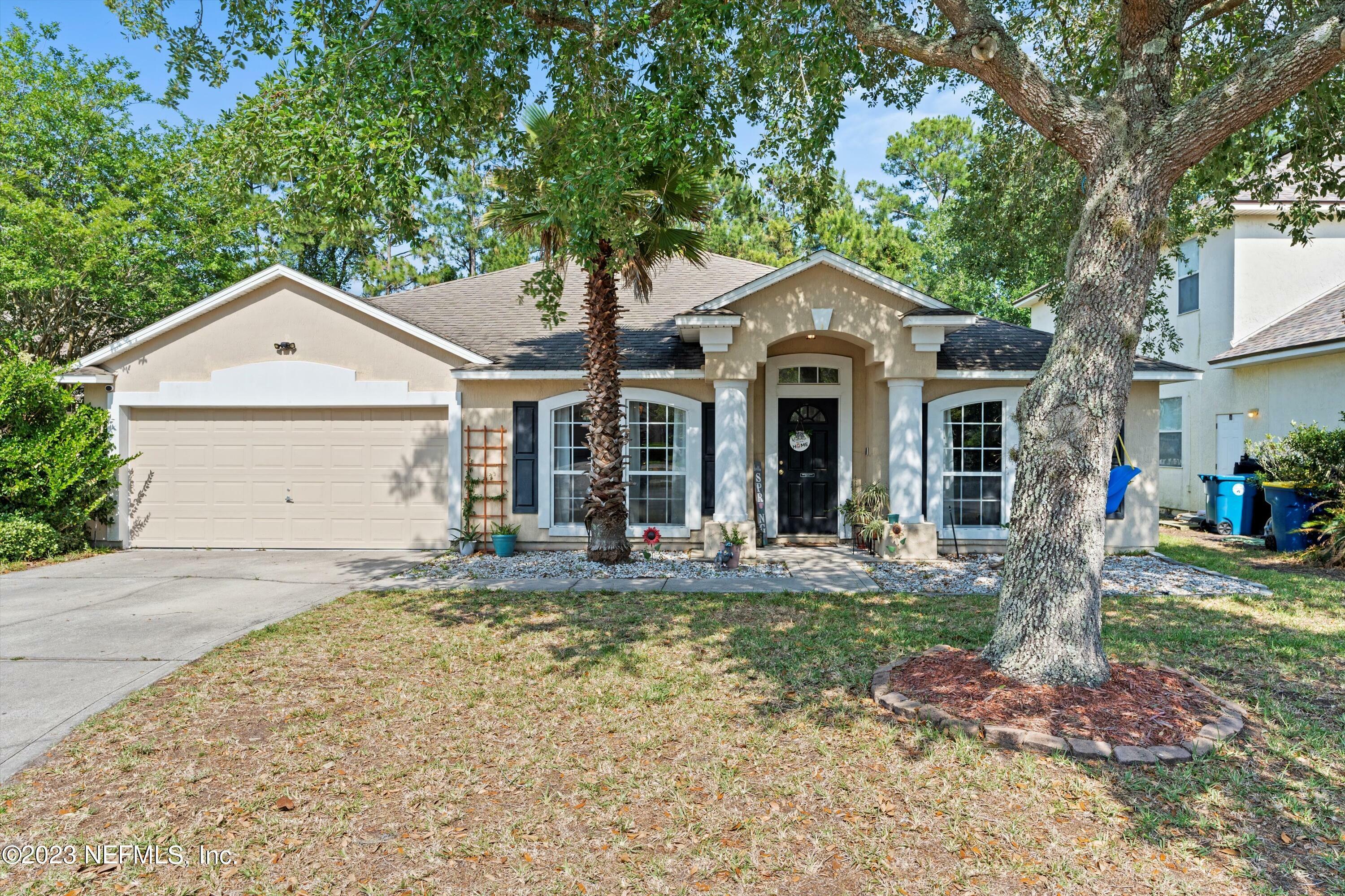 Property Photo: 13735 Devan Lee Dr E FL 32226