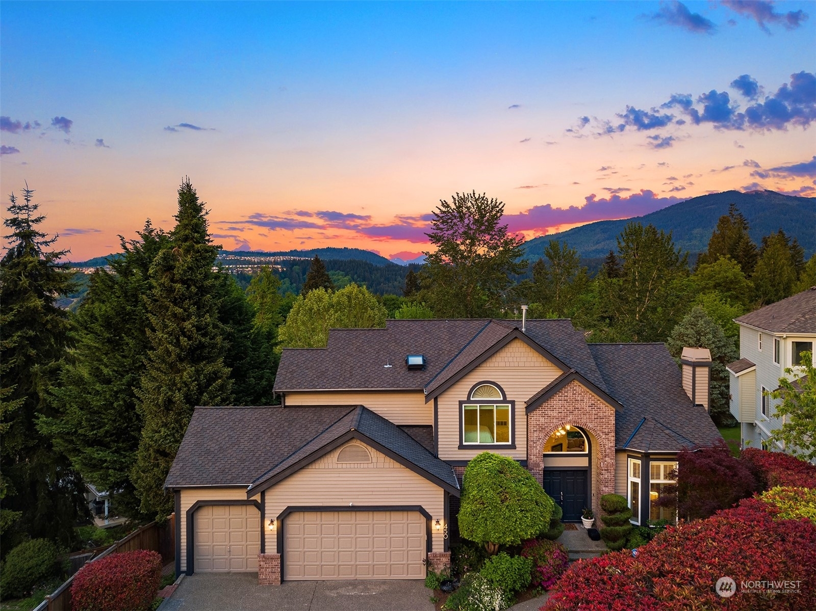 Property Photo:  450 Everwood Court NW  WA 98027 