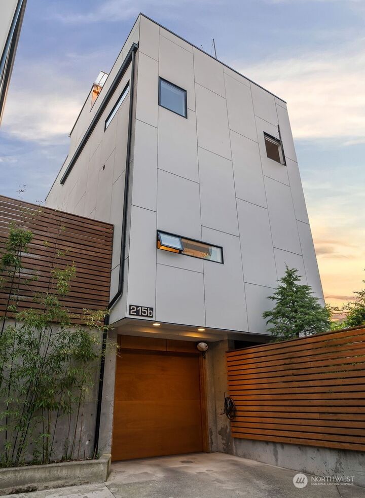 Property Photo: 215 21st Avenue B WA 98122