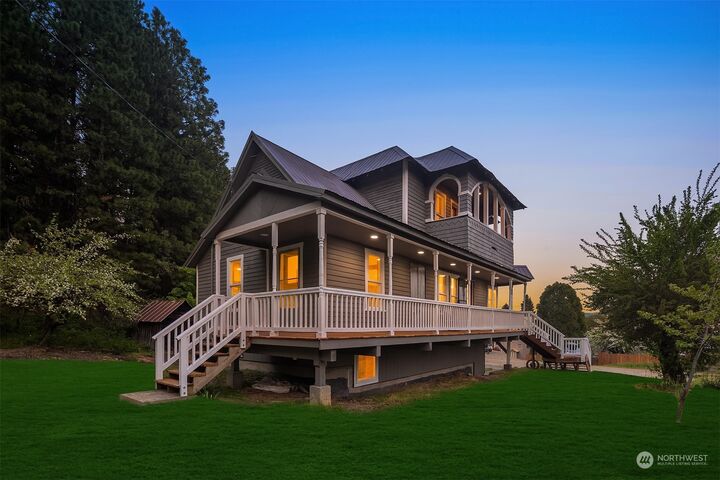 Property Photo:  605 1/2 N 2nd Street  WA 98941 