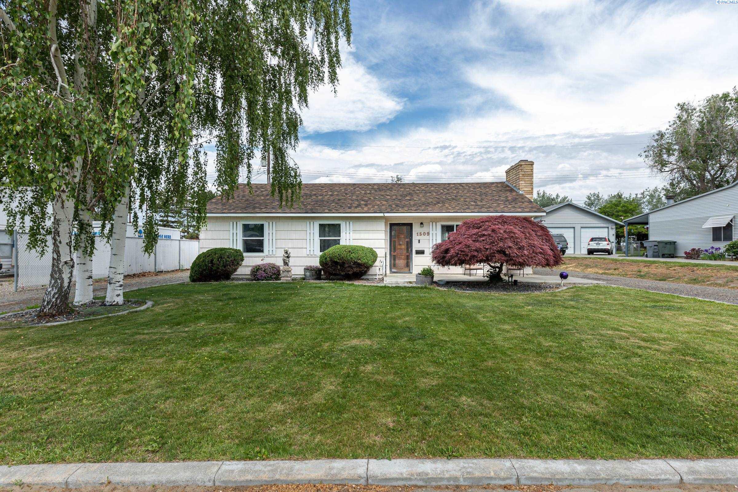 Property Photo:  1509 Cottonwood  WA 99354 