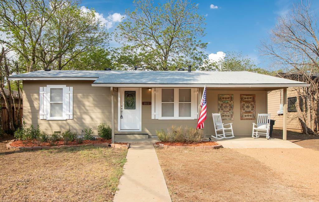 Property Photo: 812 Austin St TX 78624