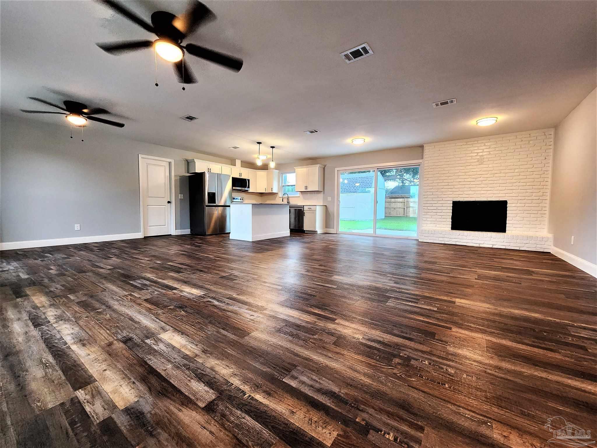 Property Photo: 3865 Kingsberry Dr FL 32504