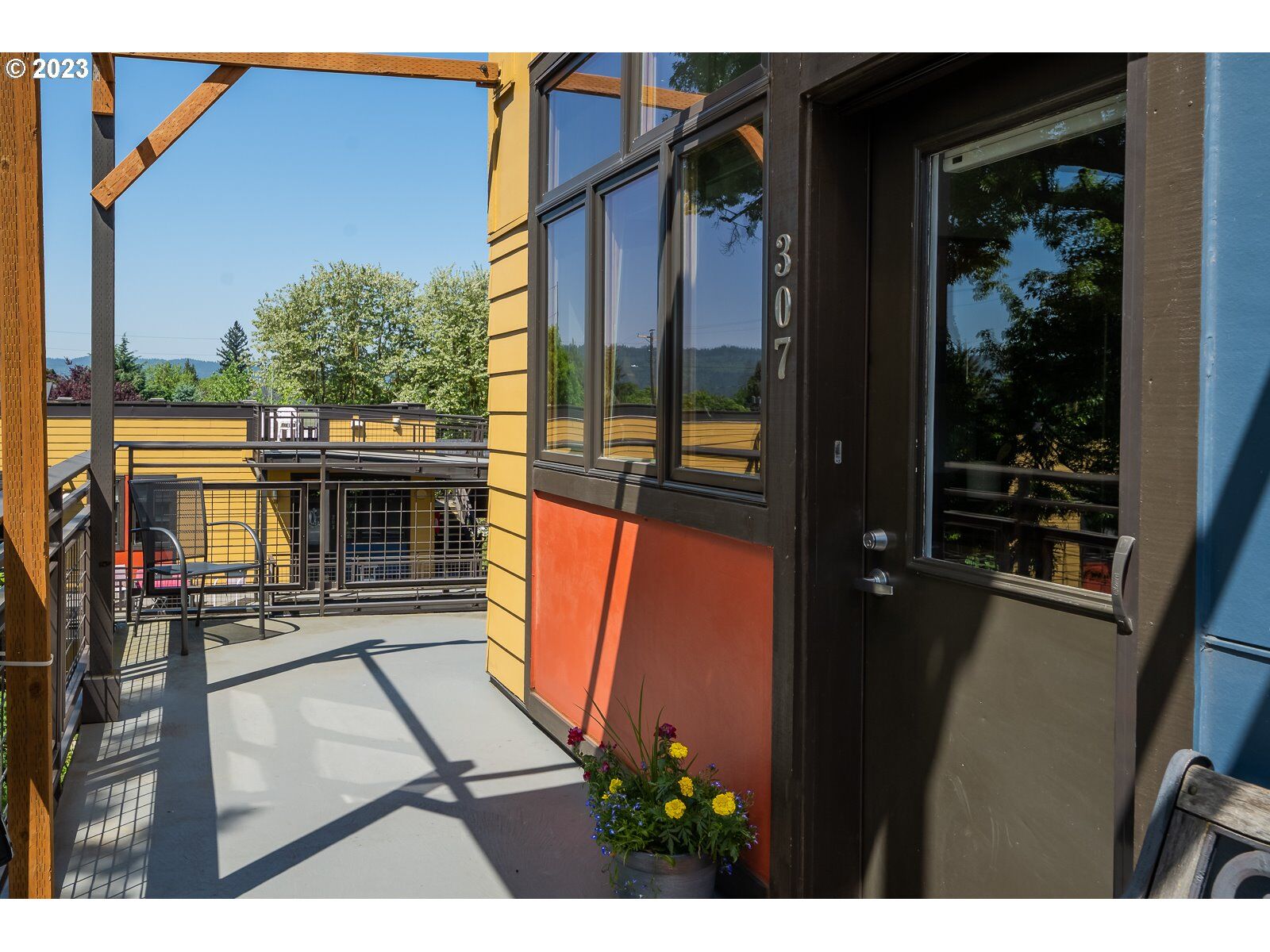 Property Photo: 2525 N Killingsworth St 307 OR 97217