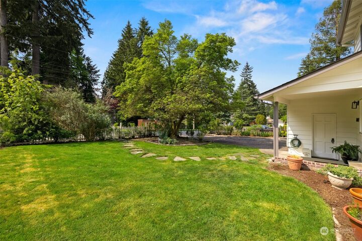 Property Photo: 16720 NE 98th Place WA 98052