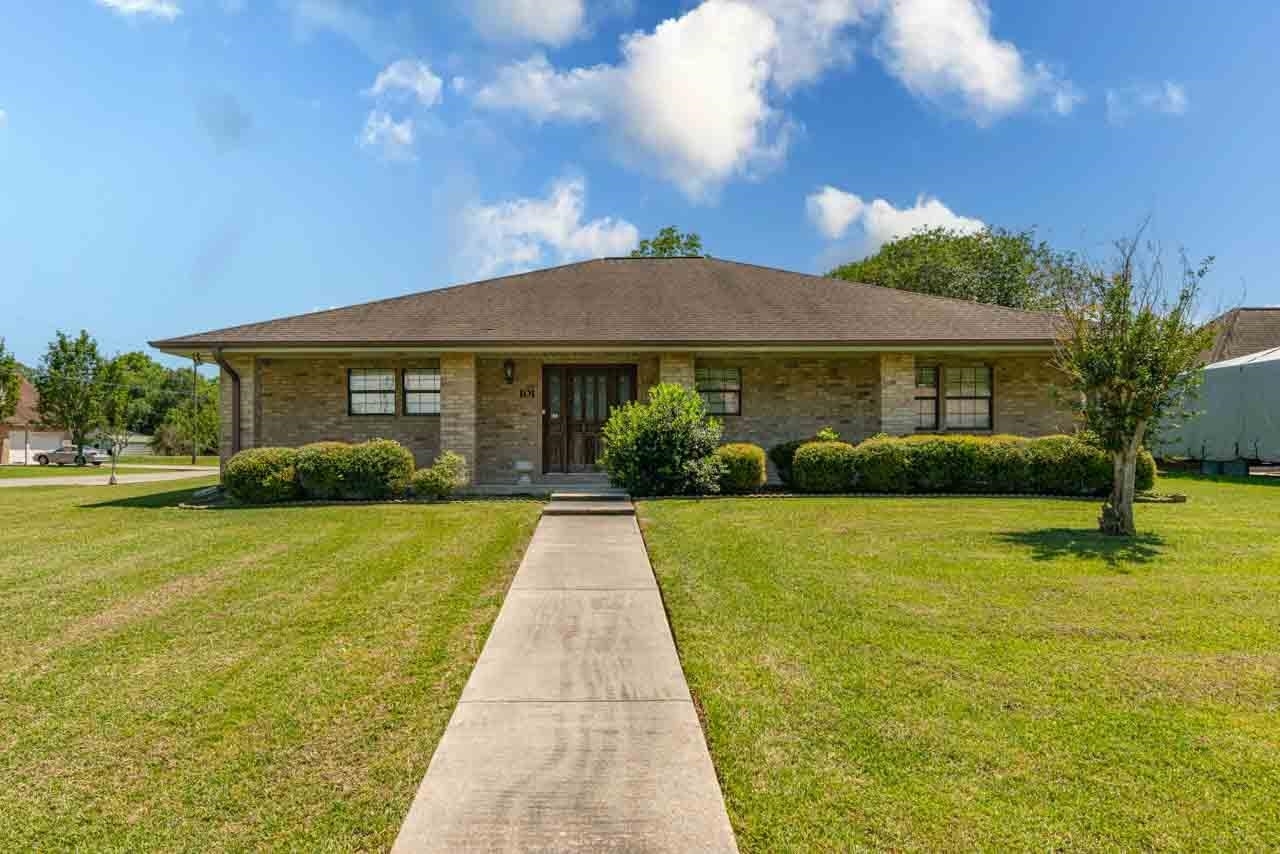 Property Photo:  101 Robin Avenue  TX 77611 