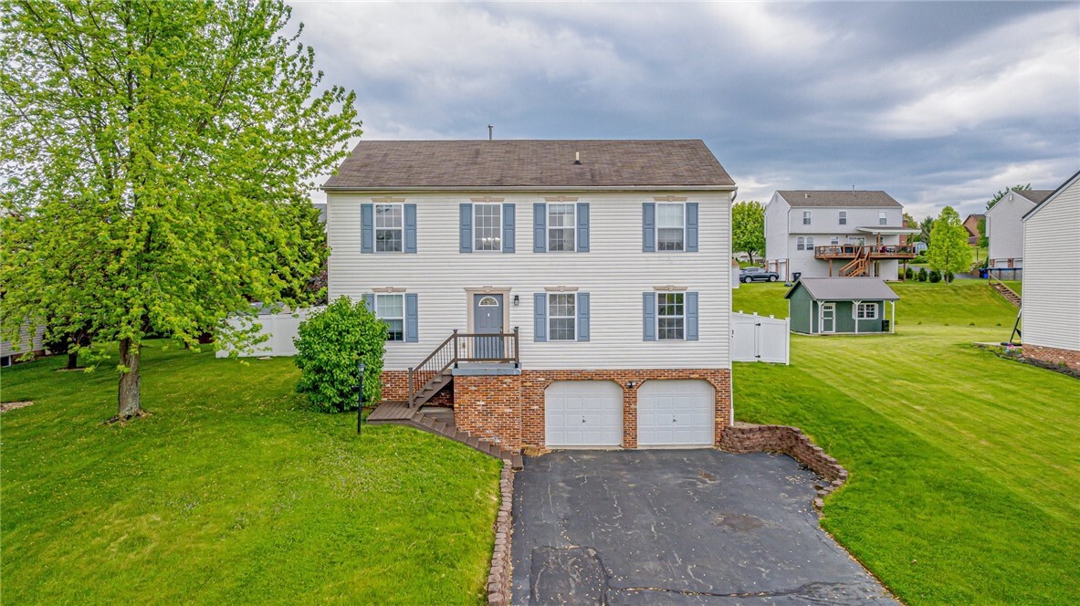 Property Photo: 124 McCracken Dr PA 15061