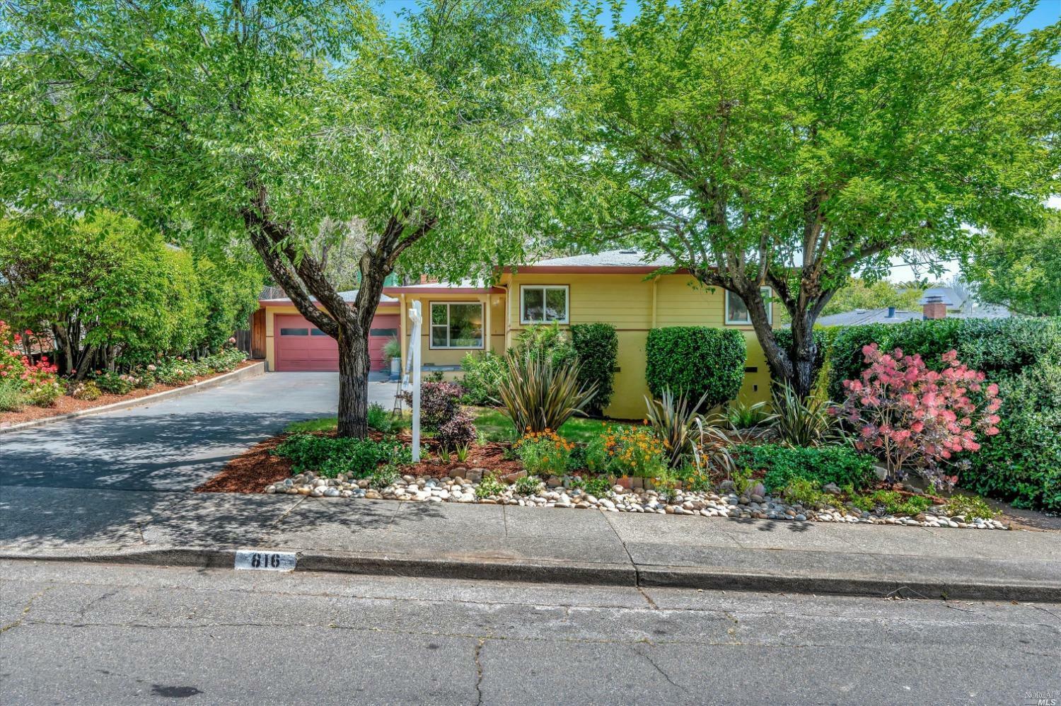 Property Photo:  816 Reichert Avenue  CA 94945 