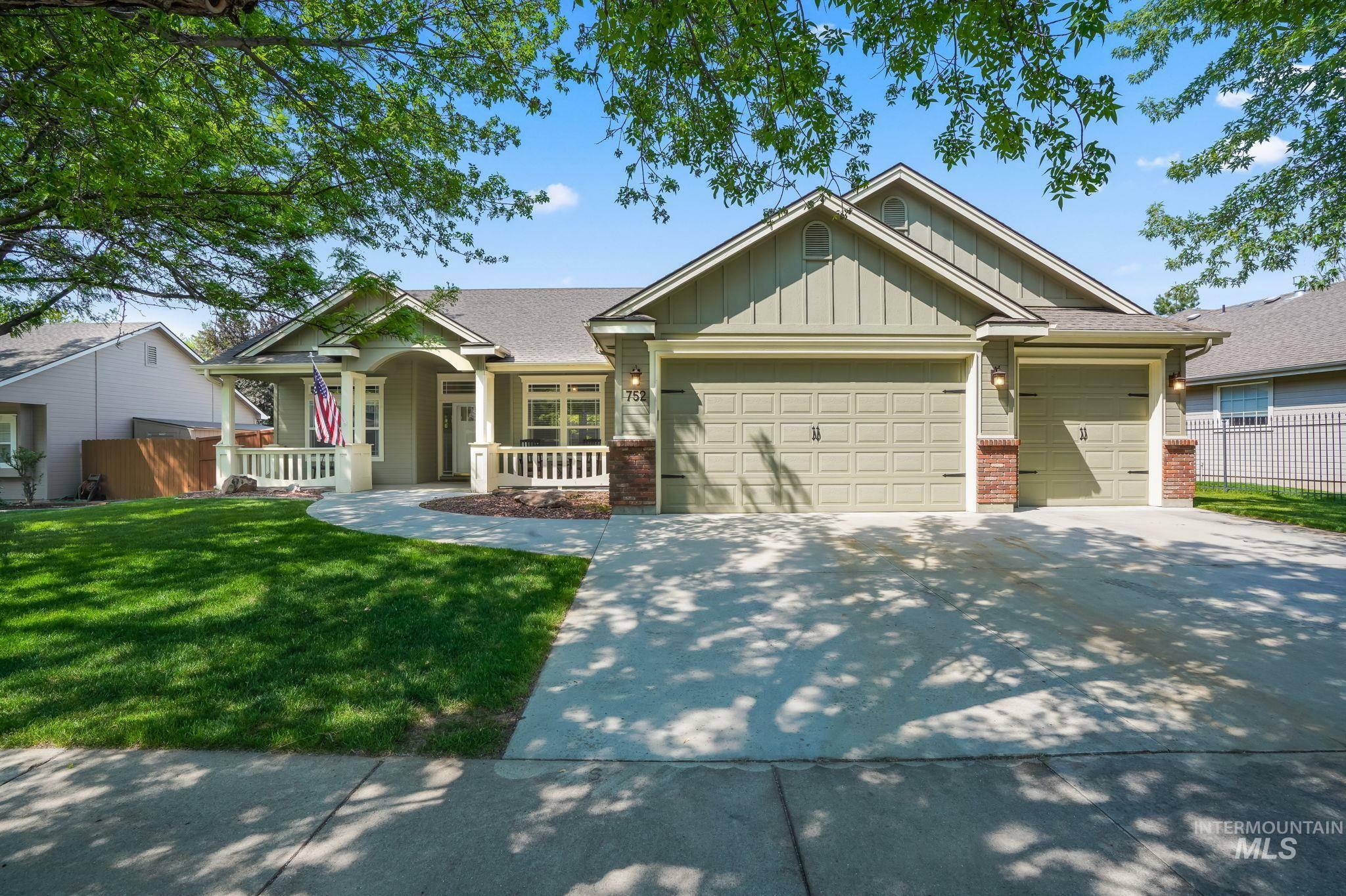 Property Photo: 752 E Knoll Drive ID 83616-5074