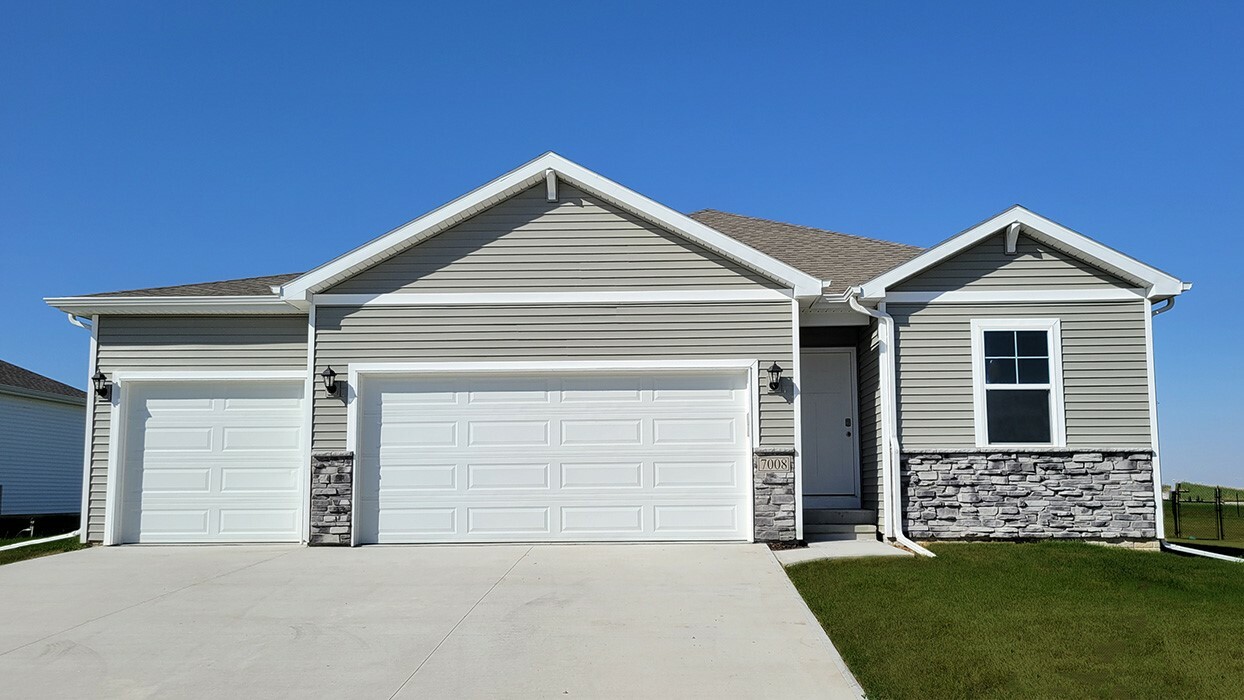 Property Photo:  7008 Chenango Lane SW  IA 52404 