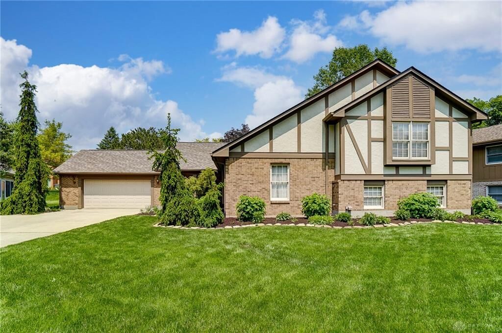 Property Photo:  2011 Settlers Trail  OH 45377 