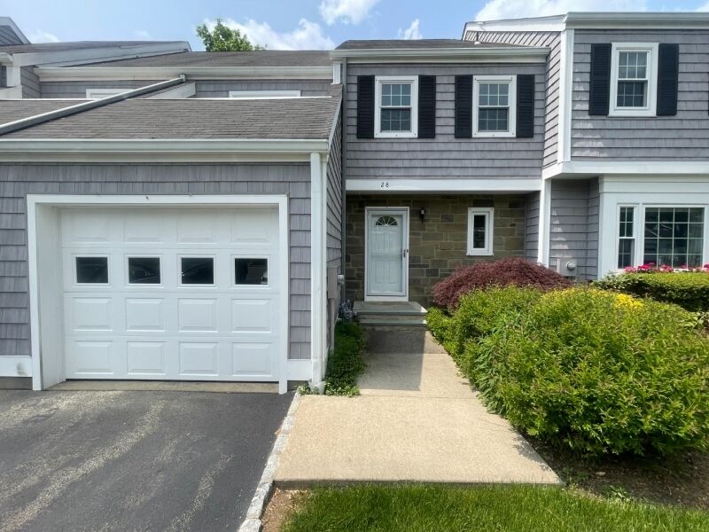 Property Photo:  28 Hampshire Dr  NJ 07945 