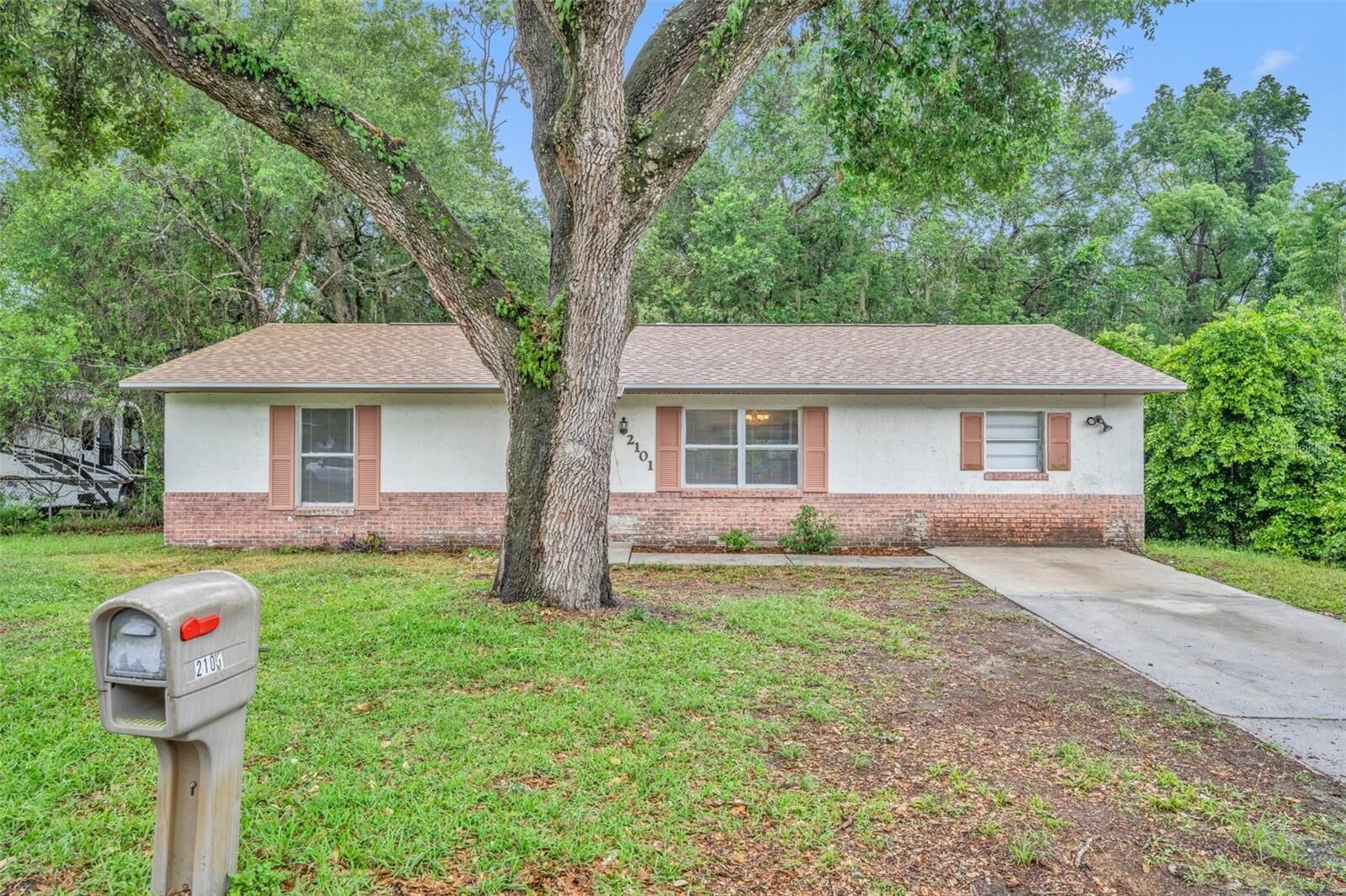 Property Photo:  2101 Almond Street  FL 32763 
