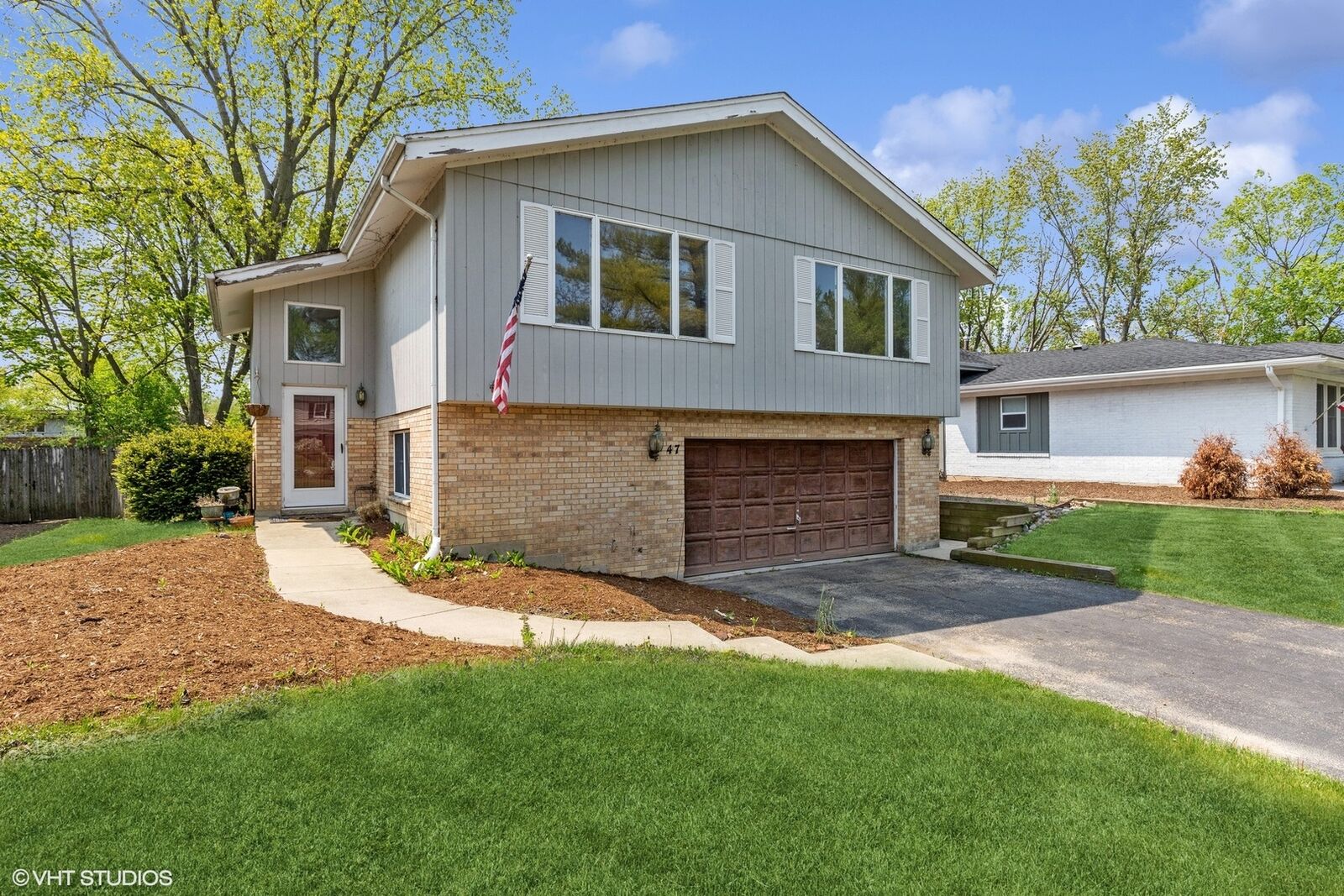 Property Photo:  47 W Stone Avenue  IL 60045 