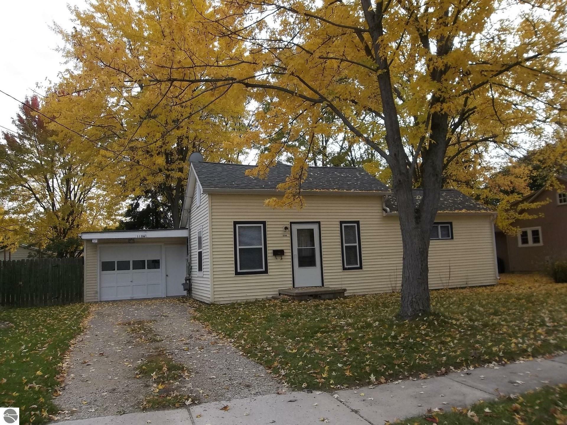 Property Photo:  1106 Crosslanes Street  MI 48858 