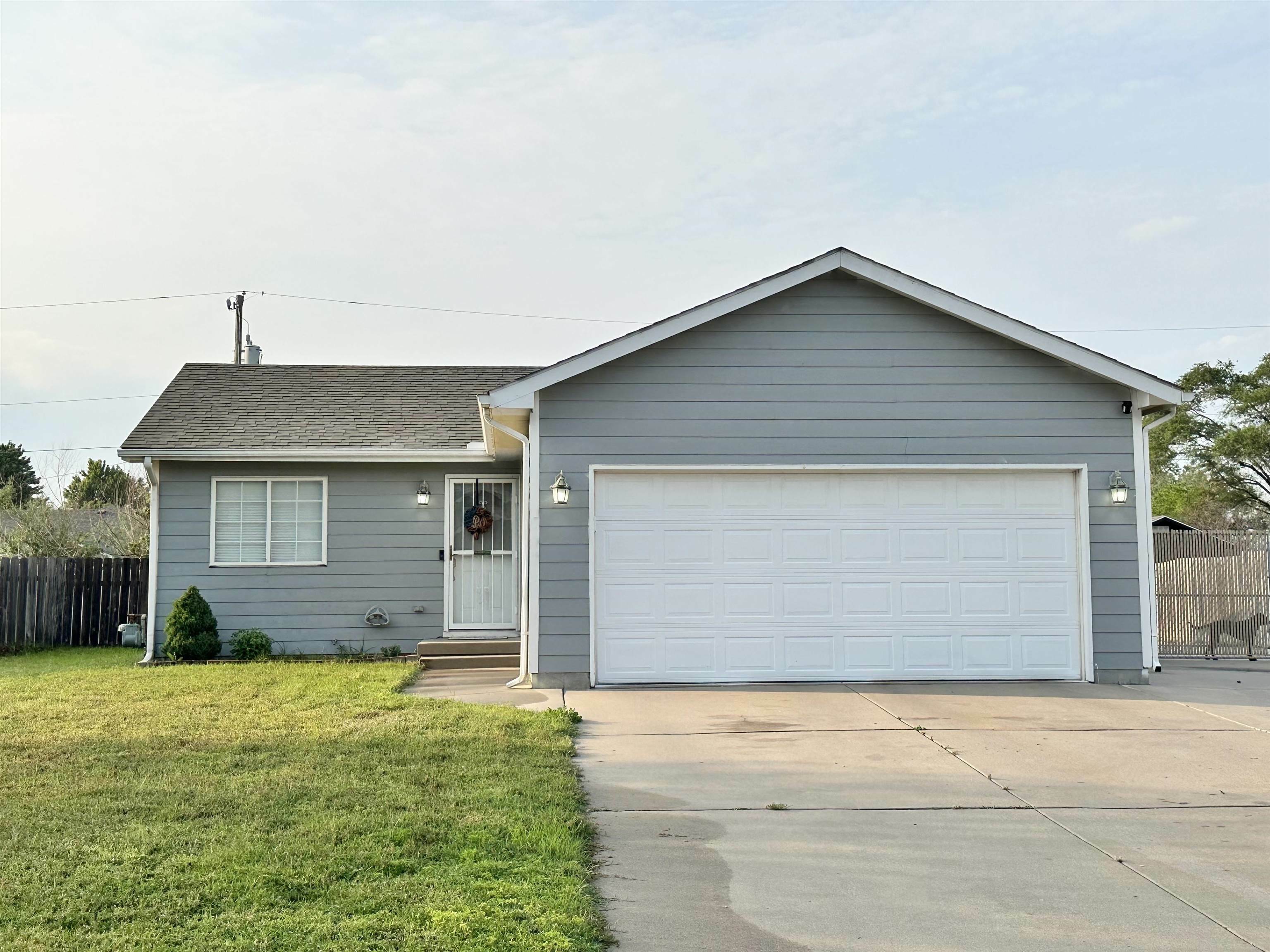 Property Photo:  1214 W 43rd St S  KS 67217-4304 