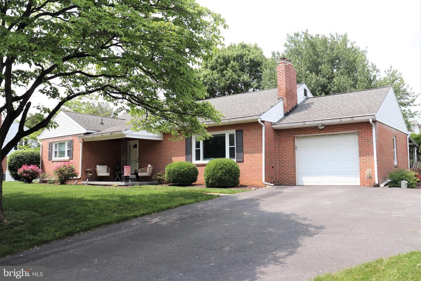 Property Photo:  121 Savo Avenue  PA 17601 