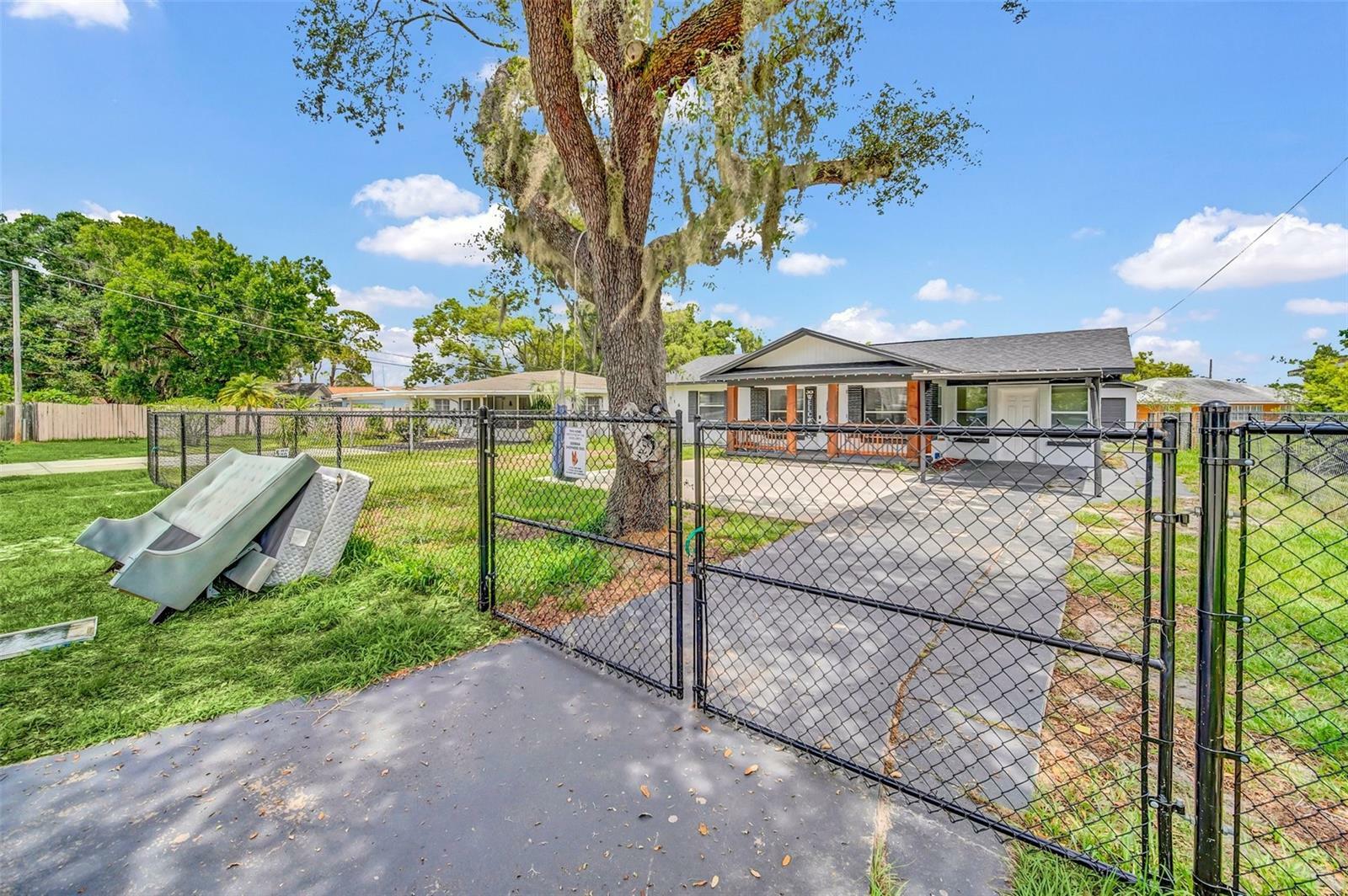 Property Photo:  916 25th Street NW  FL 33881 