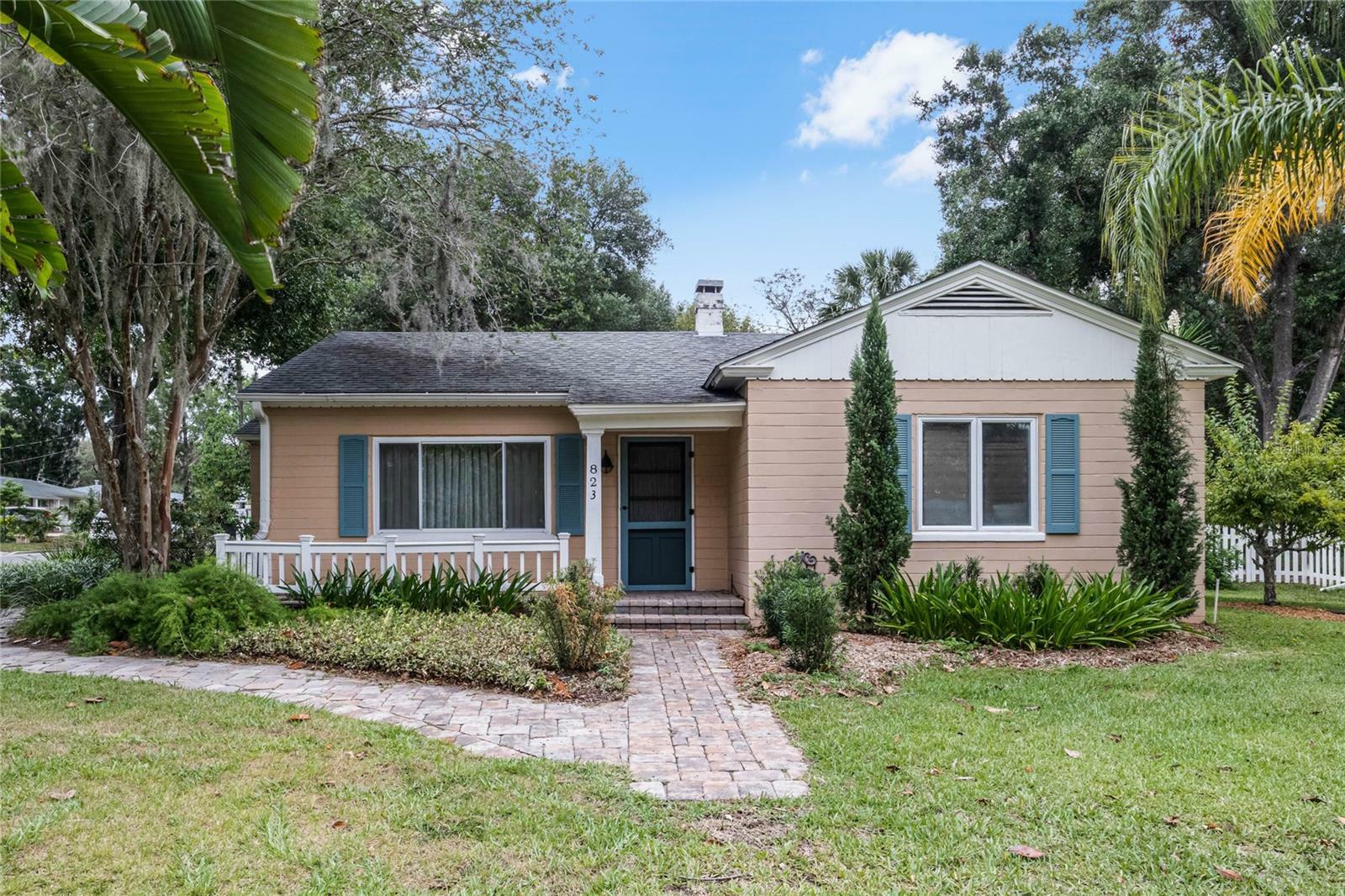 Property Photo:  823 W 11th Avenue  FL 32757 