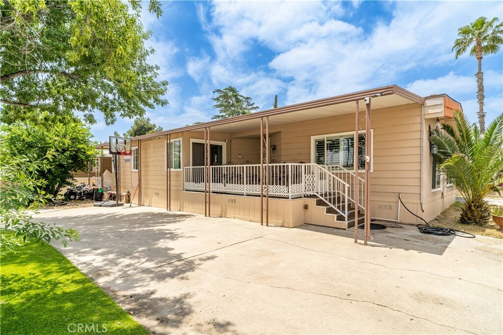 Property Photo:  1025 S Riverside Avenue 28  CA 92376 