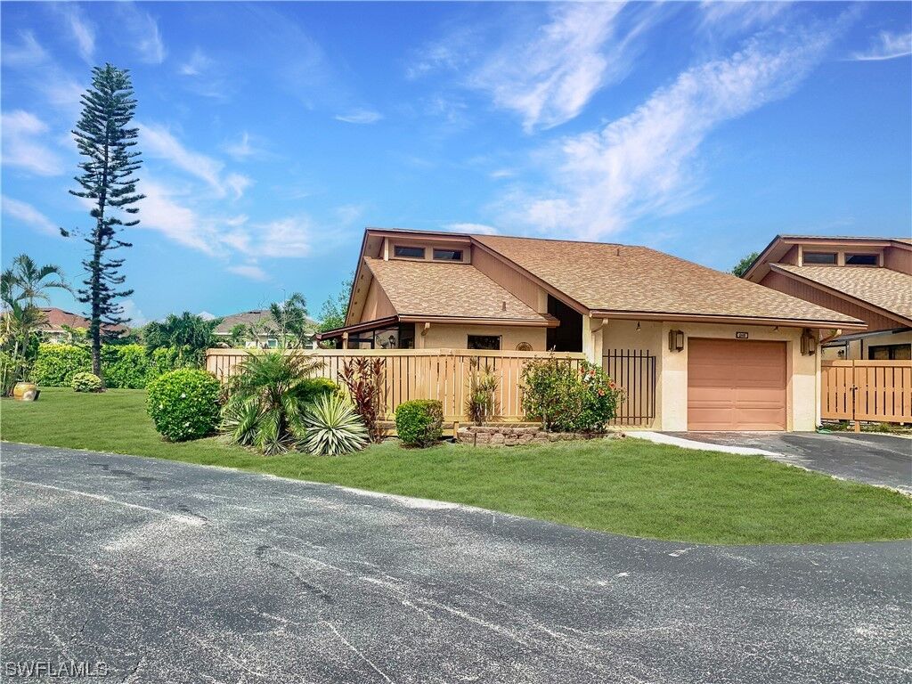 Property Photo:  6446 Royal Woods Drive  FL 33908 