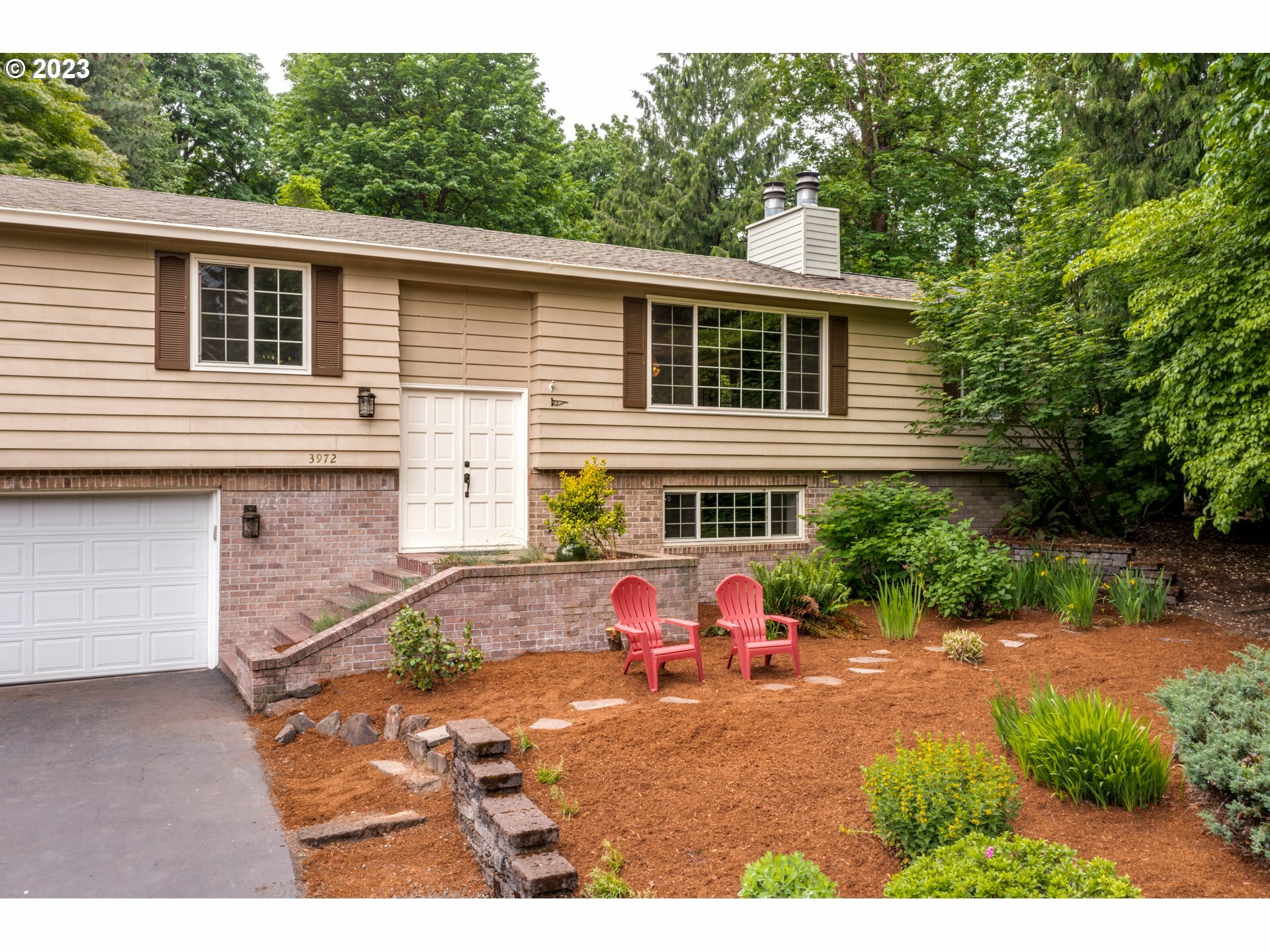 Property Photo: 3972 Calaroga Dr OR 97068