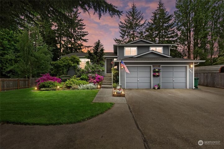 127 N 203rd Street  Shoreline WA 98133 photo