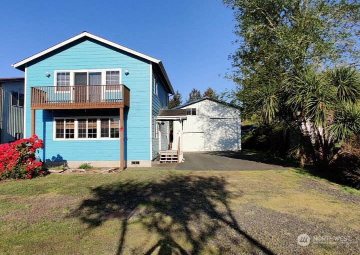 Property Photo: 621 N Ocosta Street WA 98595