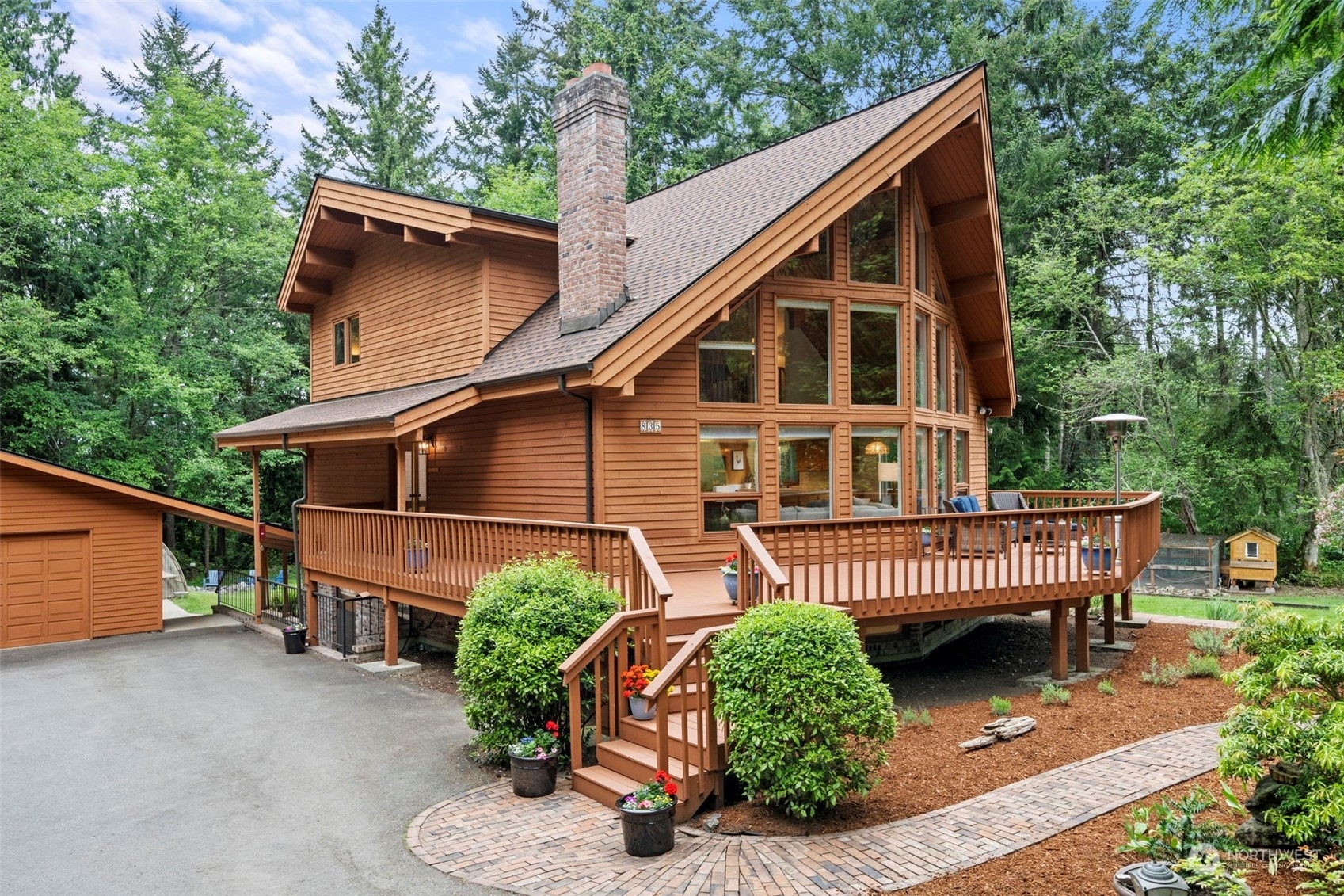 Property Photo:  835 Hyak Way  WA 98333 