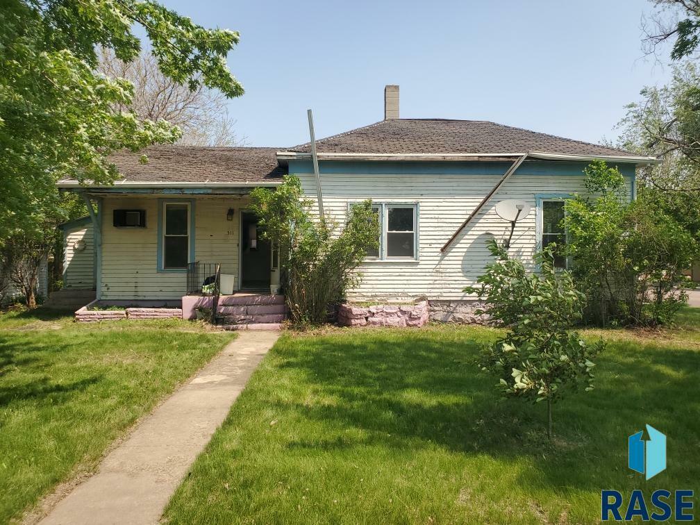 Property Photo:  511 N Main Ave  SD 57319 