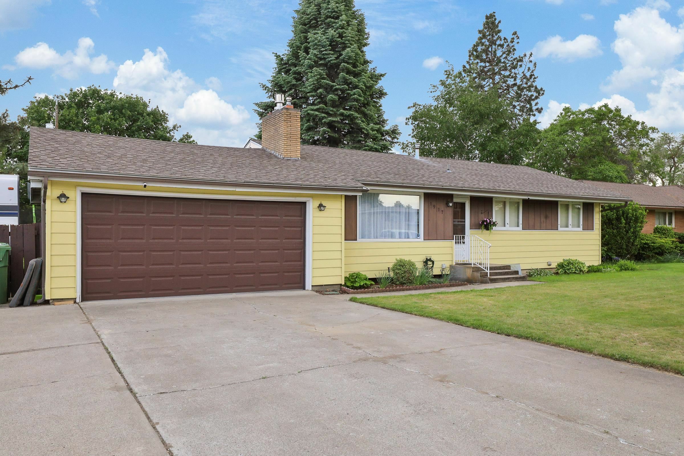 Property Photo: 1917 W Gordon Ave WA 99205