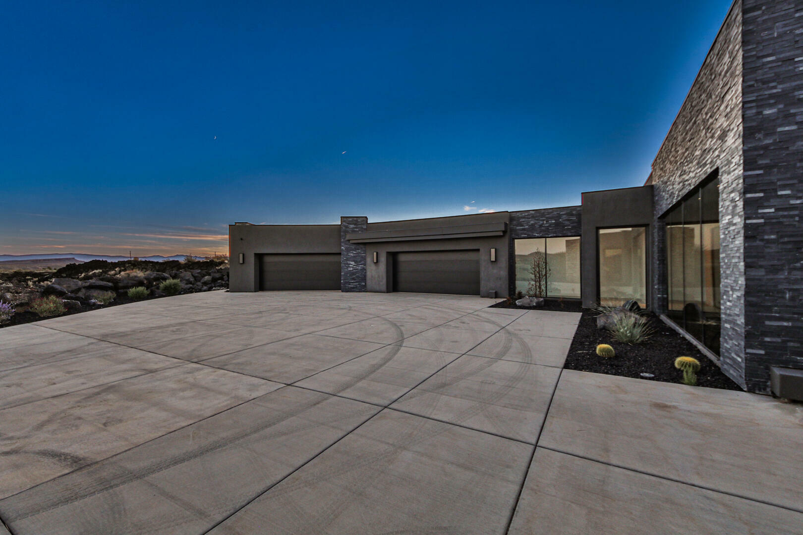 Property Photo: 2399 N Kiva Trail UT 84770