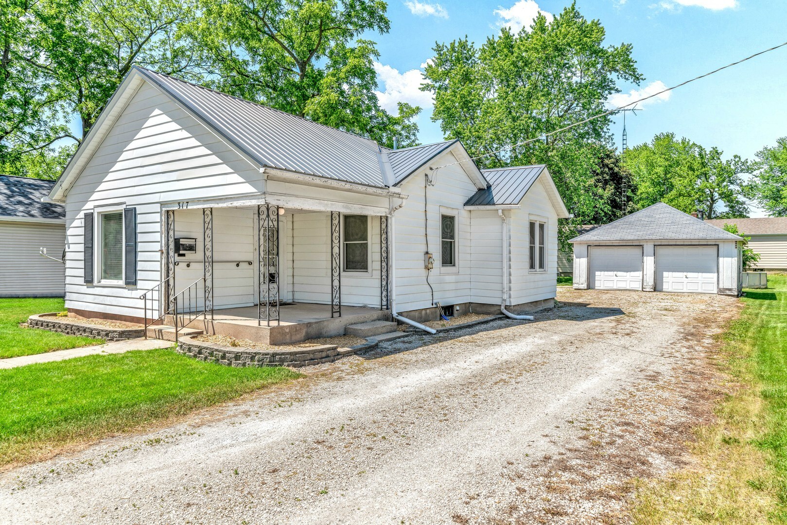 Property Photo: 317 W Crofoot Street IL 60548