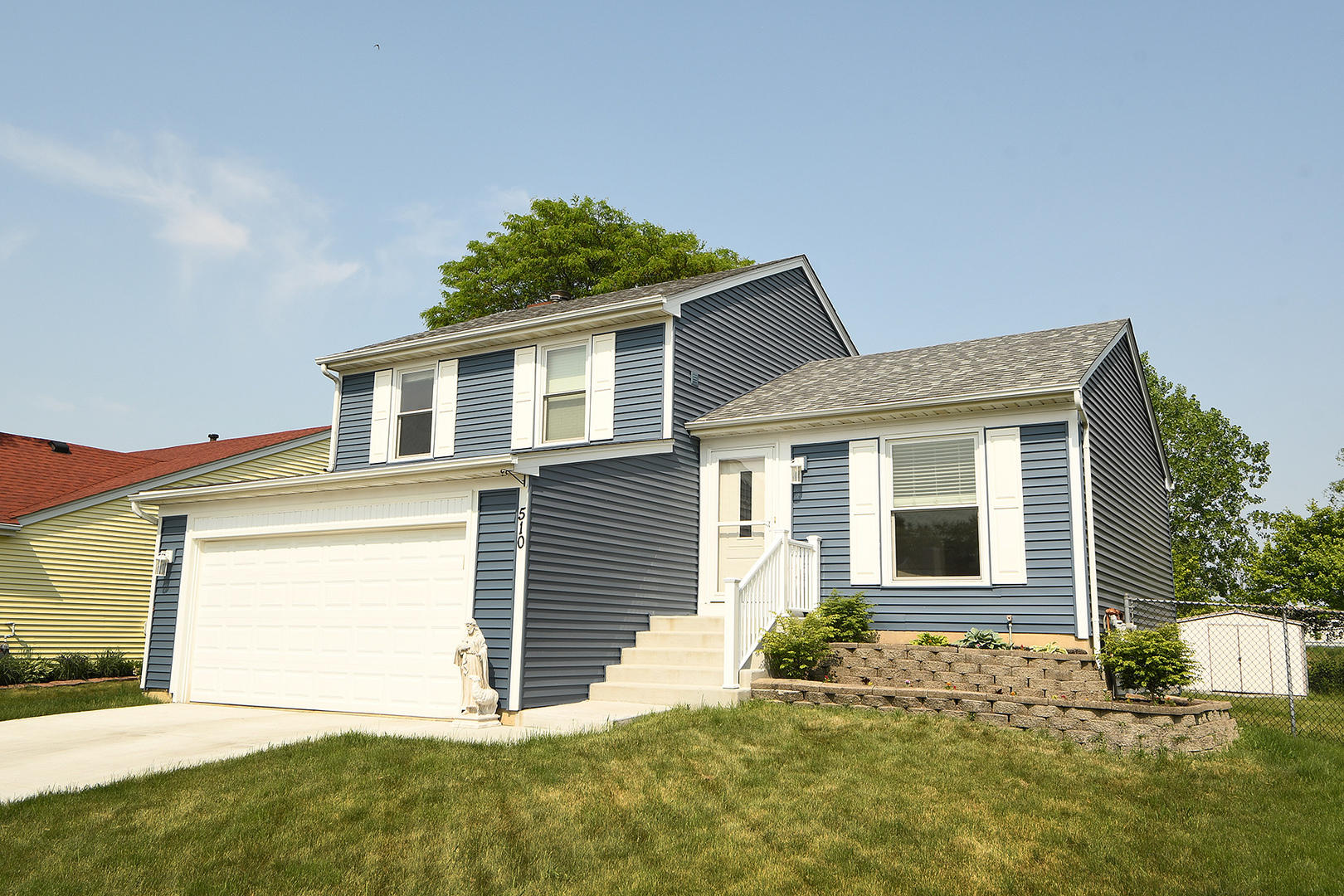 Property Photo: 510 Southwood Circle IL 60107