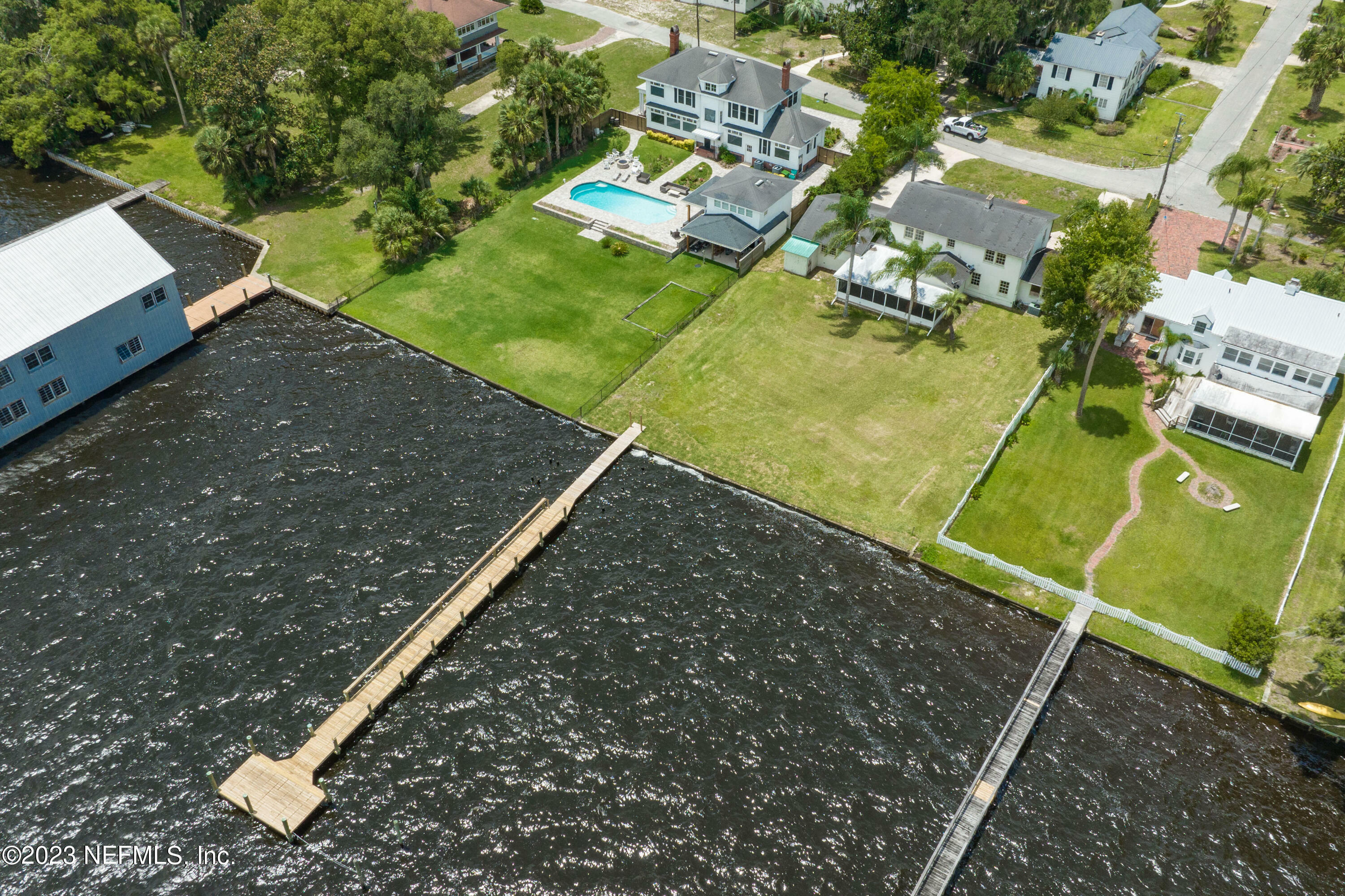 Property Photo: 417 Mulholland Park FL 32177