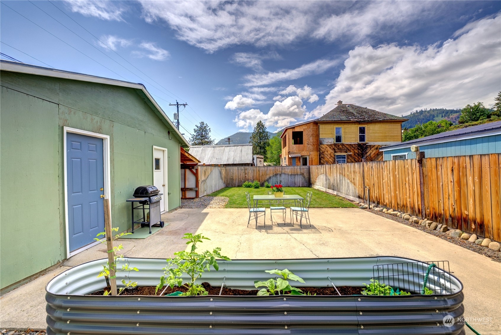 Property Photo:  203 4th Avenue E  WA 98856 