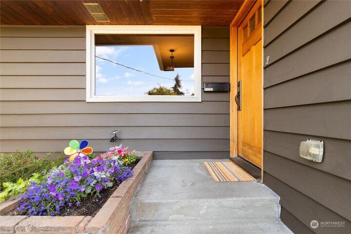 Property Photo:  11564 30th Place SW  WA 98146 