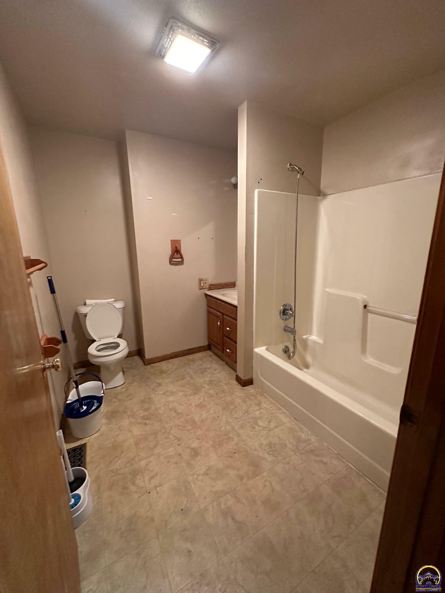 Property Photo: 1016 SE Lawrence St KS 66607