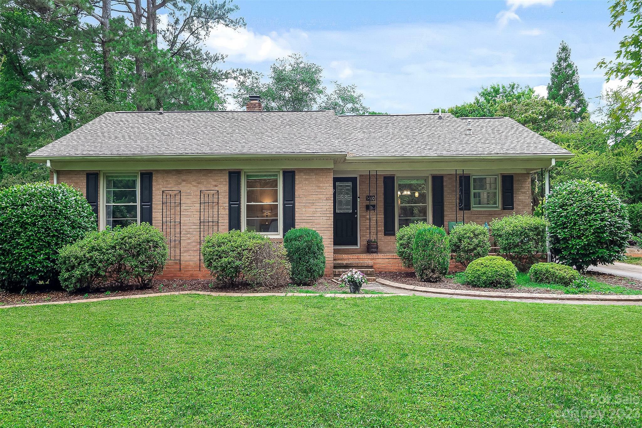 Property Photo:  5400 Farmbrook Drive  NC 28210 