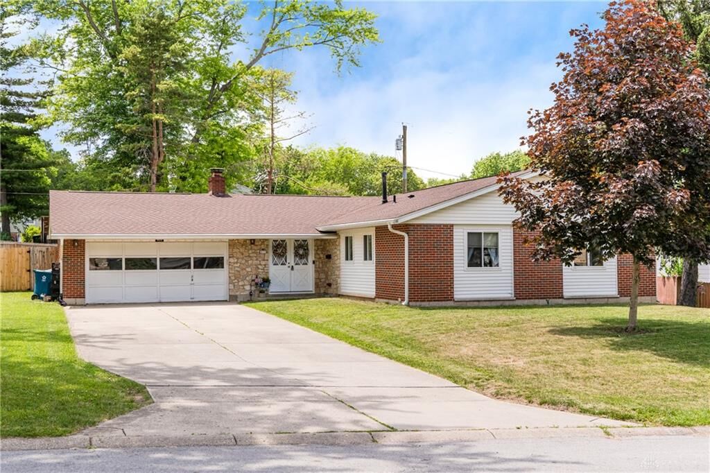 Property Photo: 833 Twin Oaks Drive OH 45431