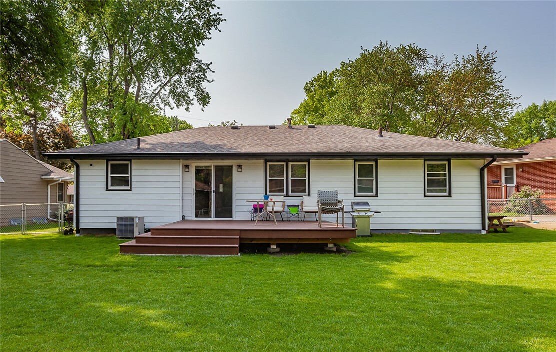 Property Photo:  3129 Lawnview Drive  IA 50310 